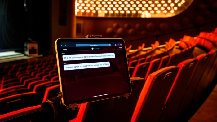 Ipad voor slechthorende met ondertiteling van de voorstelling