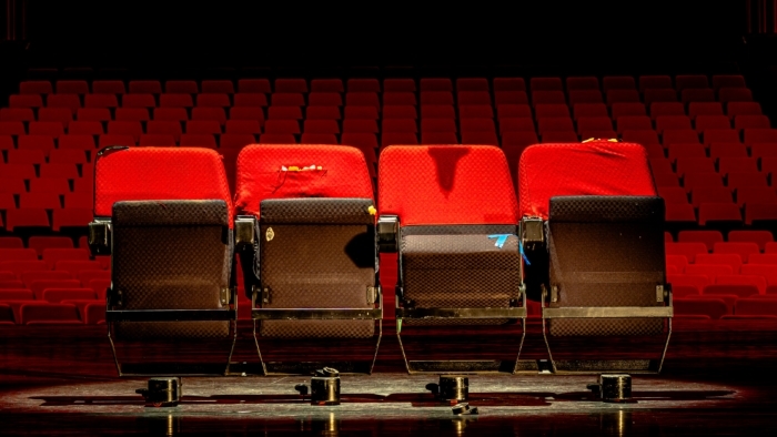 Samen houden we het Nieuwe Luxor nieuw: help mee met onze stoelenactie!